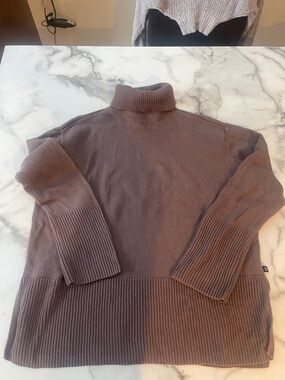 GAP women’s Turtleneck Sweater in mauve Brown